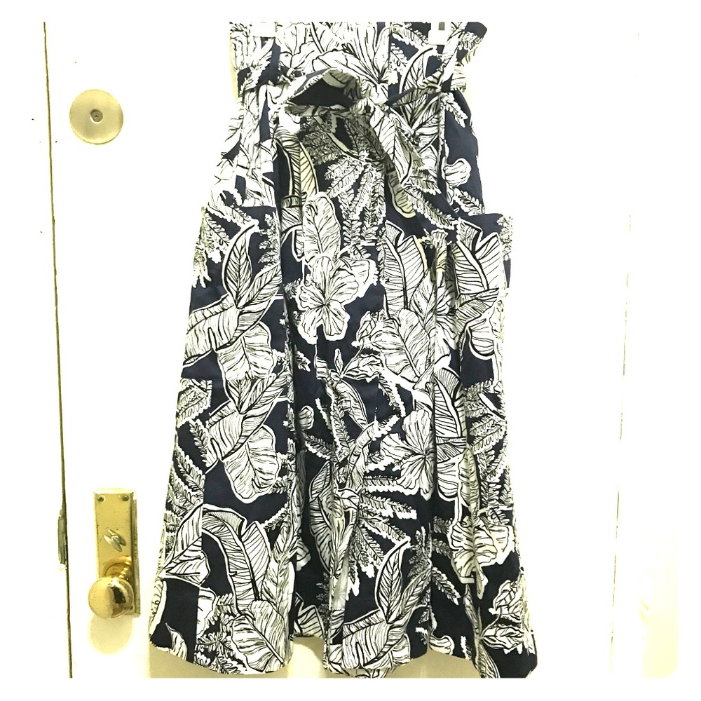 Zara blue and white midi floral skirt with pockets